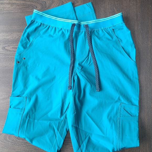 Scrubs - Picture 3 of 6